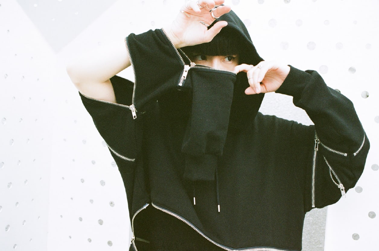 Kozue Akimoto × candy stripper