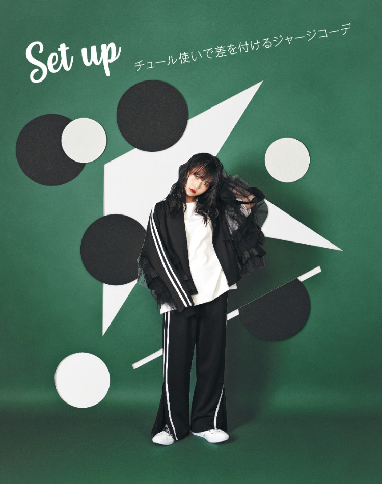 伊藤万理華が着る『BLACK COLLECTION』