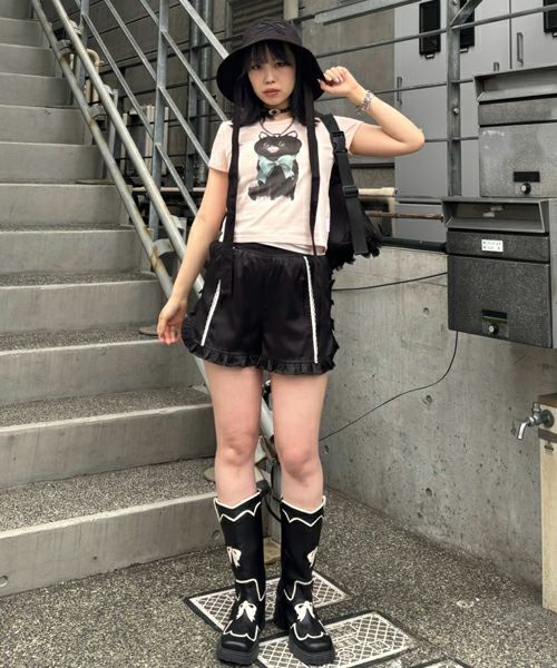 GLOSSY FRILL SHORTS | Candy Stripper（キャンディ ストリッパー