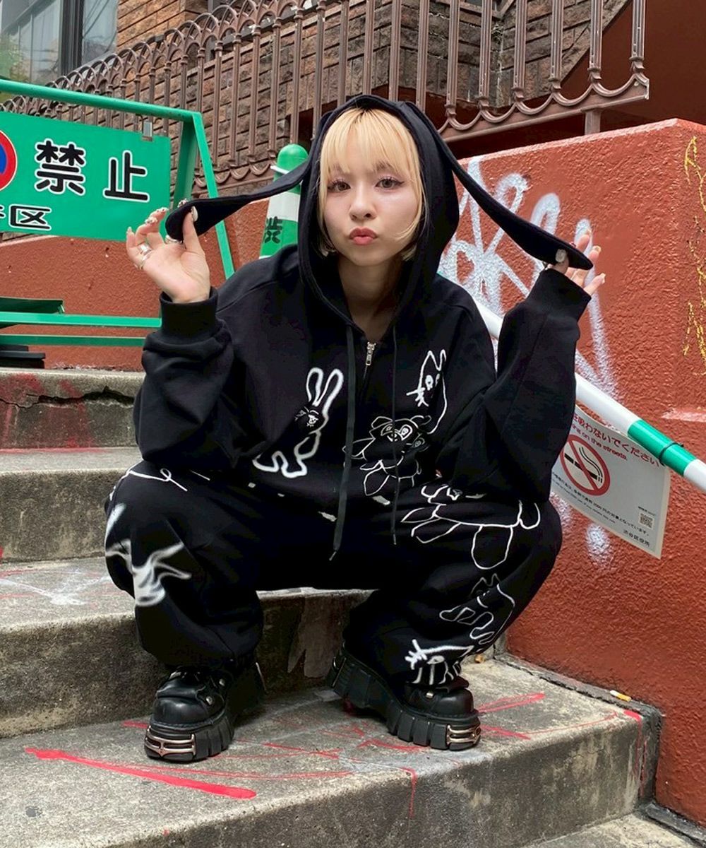 GRAFFITI PRINT HOODIE | Candy Stripper（キャンディ ストリッパー 